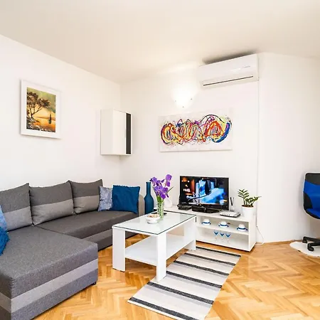 Fifi Apartman *