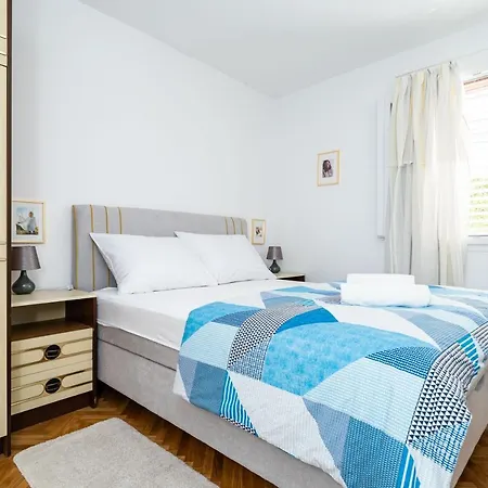 Fifi Apartman *